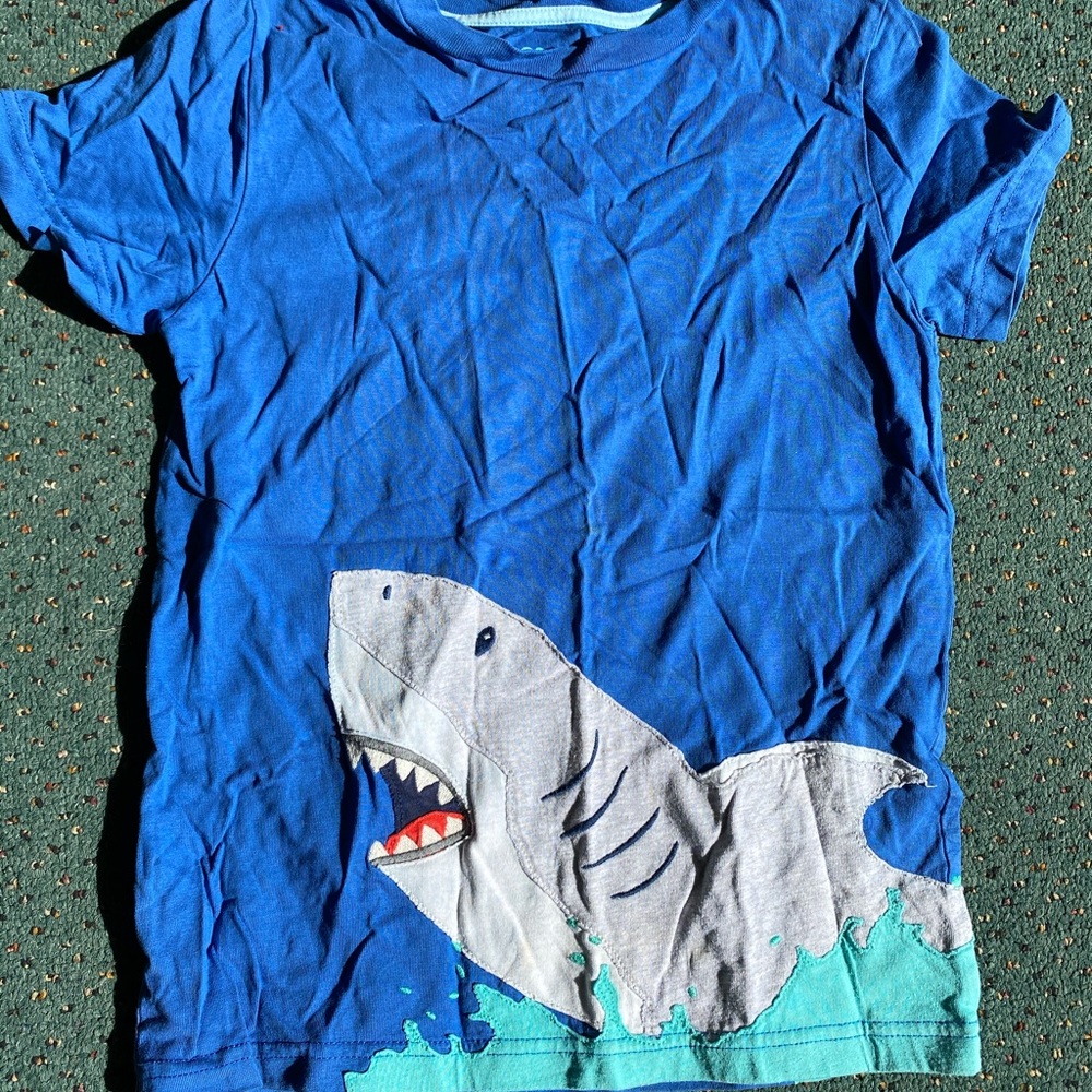 Mini Boden shark tee